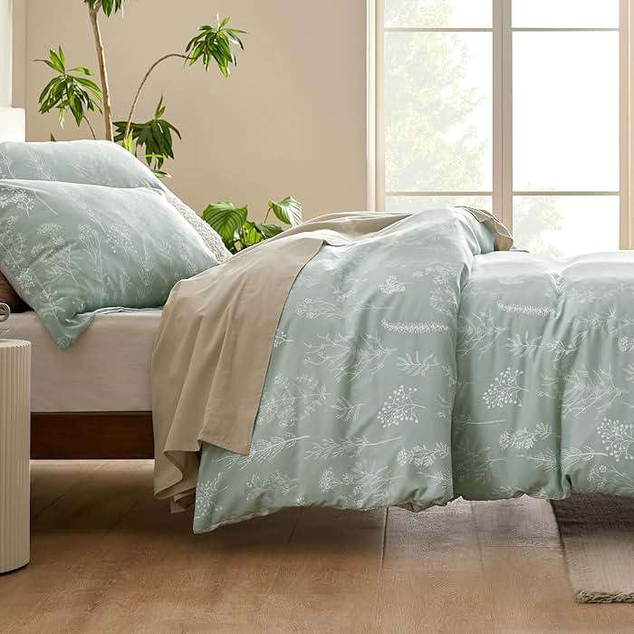 Bedsure Queen Comforter Set - Sage Green Bed Set, 3 Pieces Lightweight Summer Cute Floral Bedding, 1 Soft Reversible Botanical Flowers Comforter and 2 Pillow Shams - Image 5