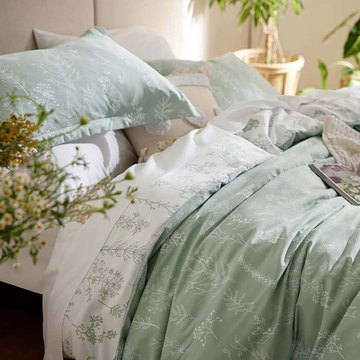Bedsure Queen Comforter Set - Sage Green Bed Set, 3 Pieces Lightweight Summer Cute Floral Bedding, 1 Soft Reversible Botanical Flowers Comforter and 2 Pillow Shams - Image 6