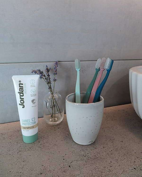 Jordan Green Clean Manual Toothbrush - Sustainable, Scandinavian Design, Soft Bristles, Mixed Colors, 4 Units - Image 5