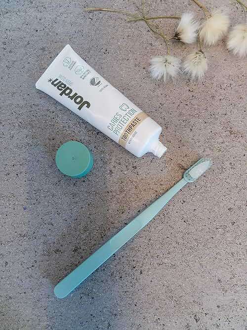 Jordan Green Clean Manual Toothbrush - Sustainable, Scandinavian Design, Soft Bristles, Mixed Colors, 4 Units - Image 7