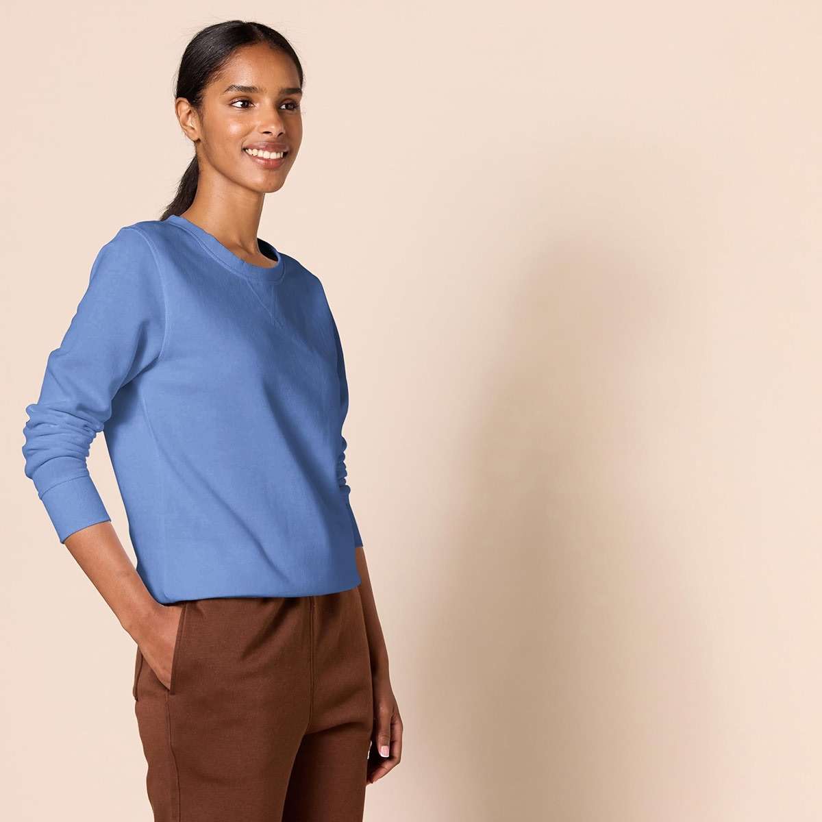 Amazon Essentials Women's Fleece Crewneck Long Sleeve Pullover Sweatshirt (Available in Plus Size) - Image 2