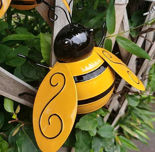 Yungeln Metal Wall Art, 4PCS Metal Bumble Bee Wall Decor, 3D Iron Bee Art Sculpture Hanging Wall Decorations for Outdoor Home Garden - Image 5