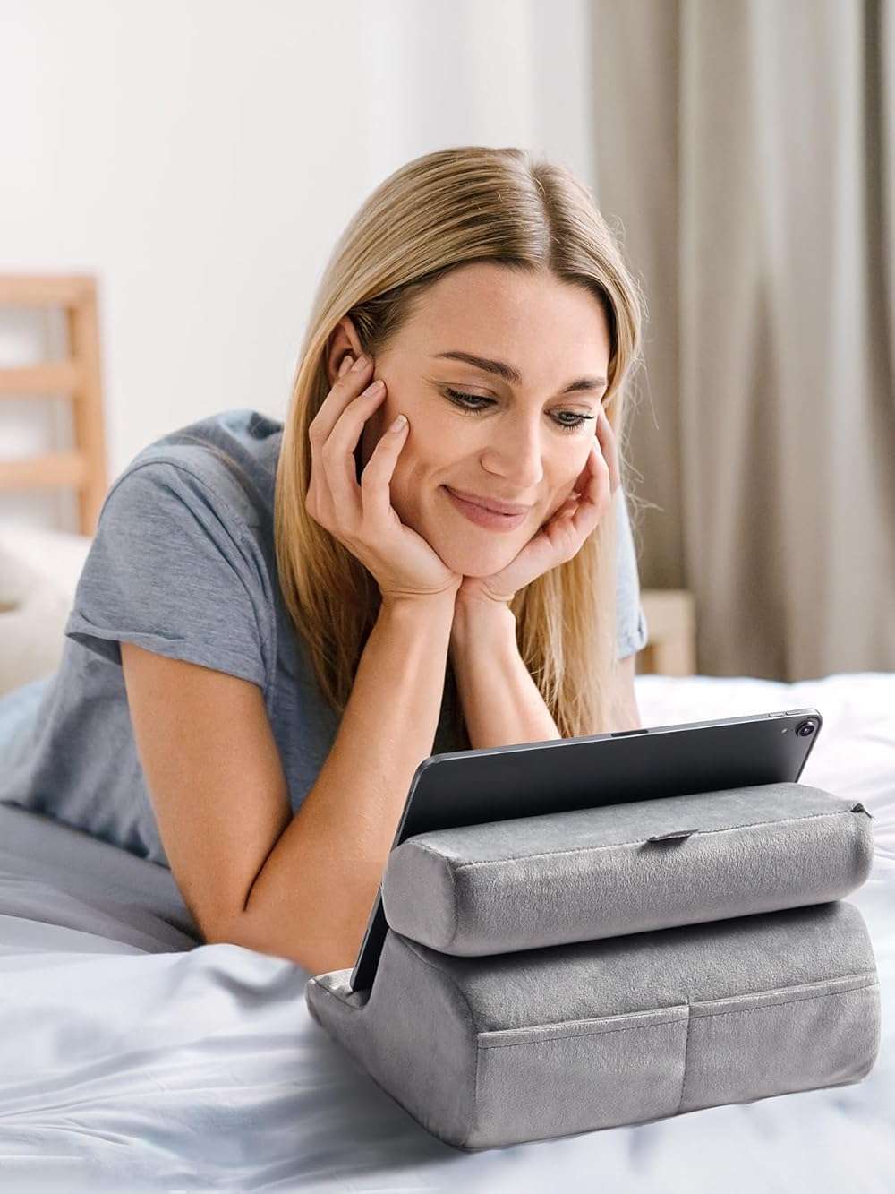 UGREEN Tablet Pillow Stand for Lap Soft Holder Bed with 3 Viewing Angles Adjustable Home Office Accessories Compatible with iPad Pro 13 12 11 10.5 Air Mini 5 4 3 2 Phone 16 15 14 E-Reader Grey - Image 3
