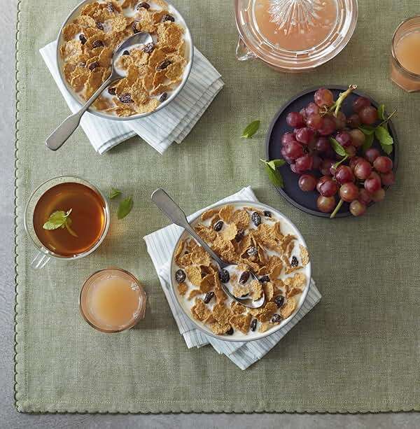 Post Raisin Bran Cereal, Made with Wheat and Bran Flakes and Sweet Sun-Maid Raisins, 16.6 OZ Box - Image 7