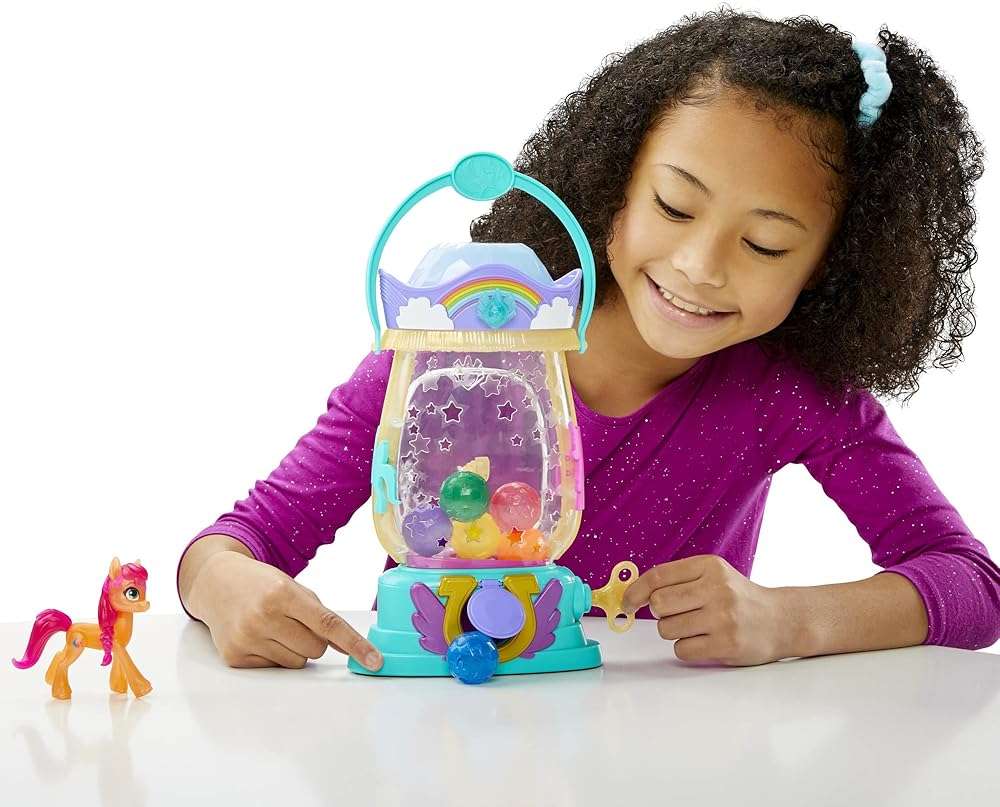 My Little Pony: A New Generation Movie Sparkle Reveal Lantern Sunny Starscout - Light Up Toy with 25 Pieces, Surprise Reveals for Kids - Image 2