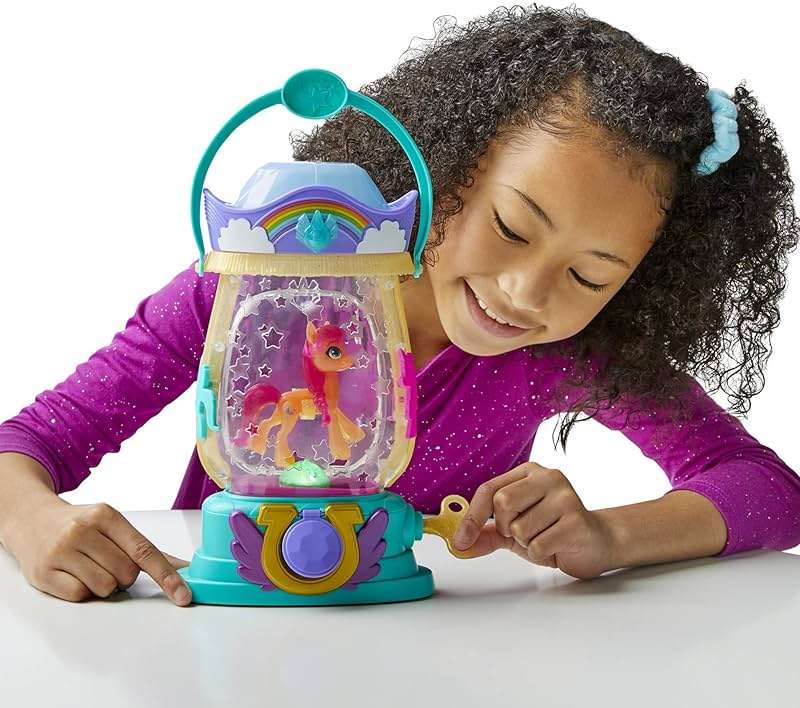 My Little Pony: A New Generation Movie Sparkle Reveal Lantern Sunny Starscout - Light Up Toy with 25 Pieces, Surprise Reveals for Kids - Image 7