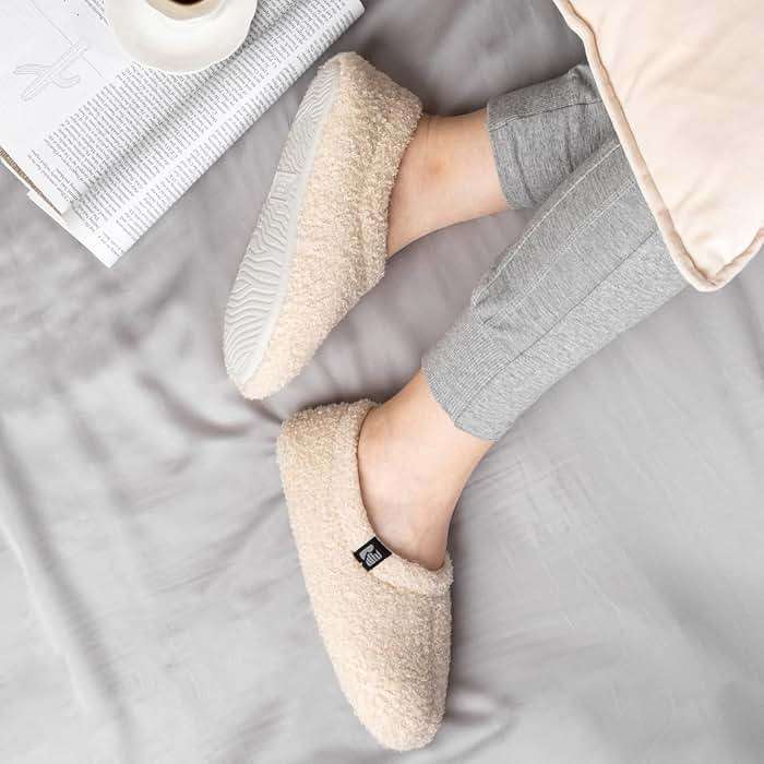 RockDove Women's Teddy Fleece Closed Back Indoor Slipper - Image 2