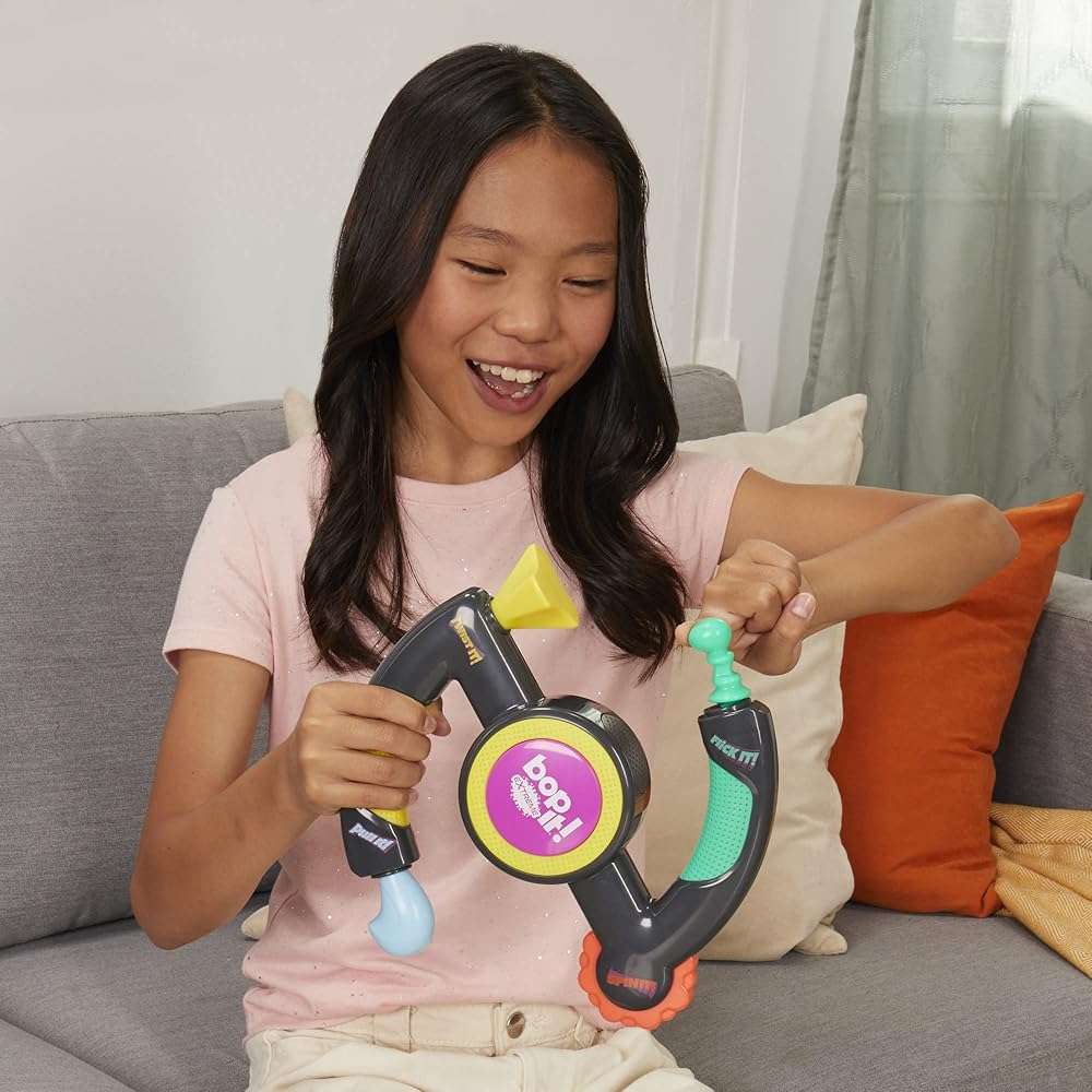 Hasbro Gaming Bop It Extreme Electronic Game for 1 or More Players, Fun Party Interactive Game for Kids Ages 8+, 4 Modes Including One-On-One Mode (Amazon Exclusive) - Image 2