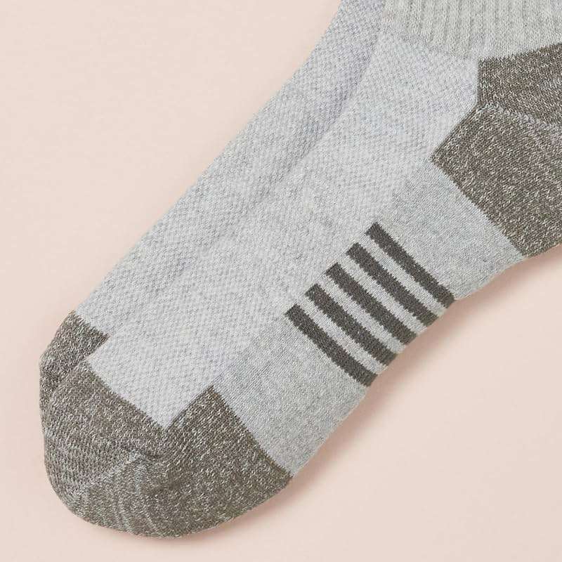 Amazon Essentials Men's Athletic Ankle Socks, Cushioned with Arch Support, Moisture Wicking - Image 3