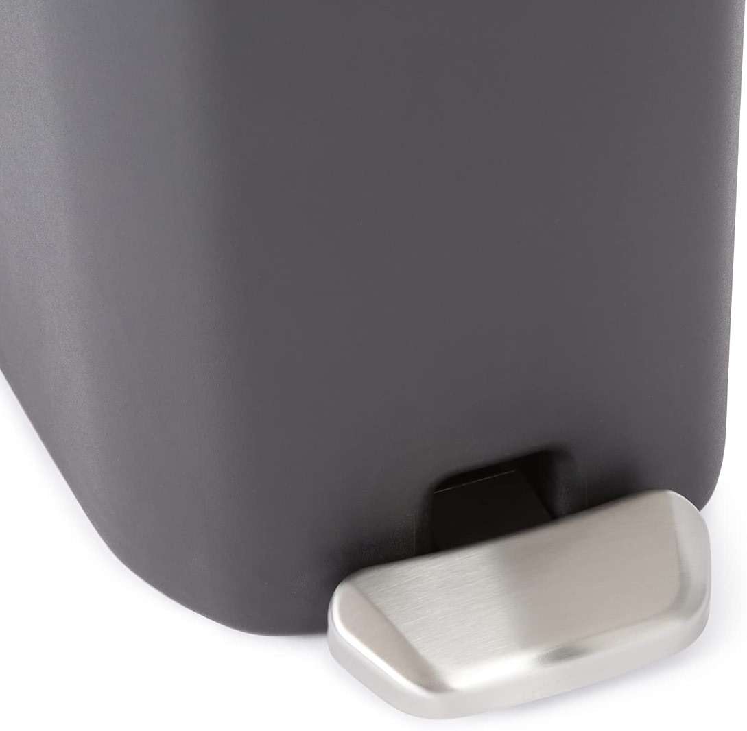 Amazon Basics Compact Plastic Bathroom Trash Can with Soft-Close Lid, Hands-Free Foot Pedal, Removable Inner Bucket, 6L / 1.6 Gallon, Black - Image 4