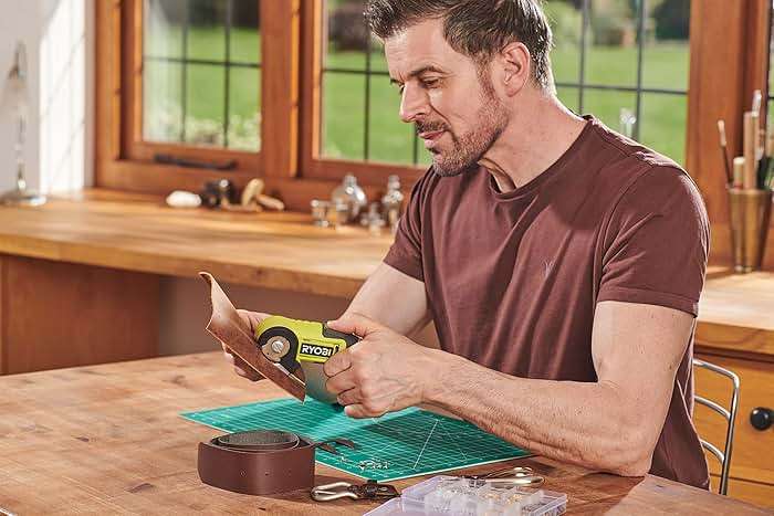 RYOBI RCT4-120G 4V Cordless Cutting Tool (1 x 2.0Ah), Hyper Green - Image 6