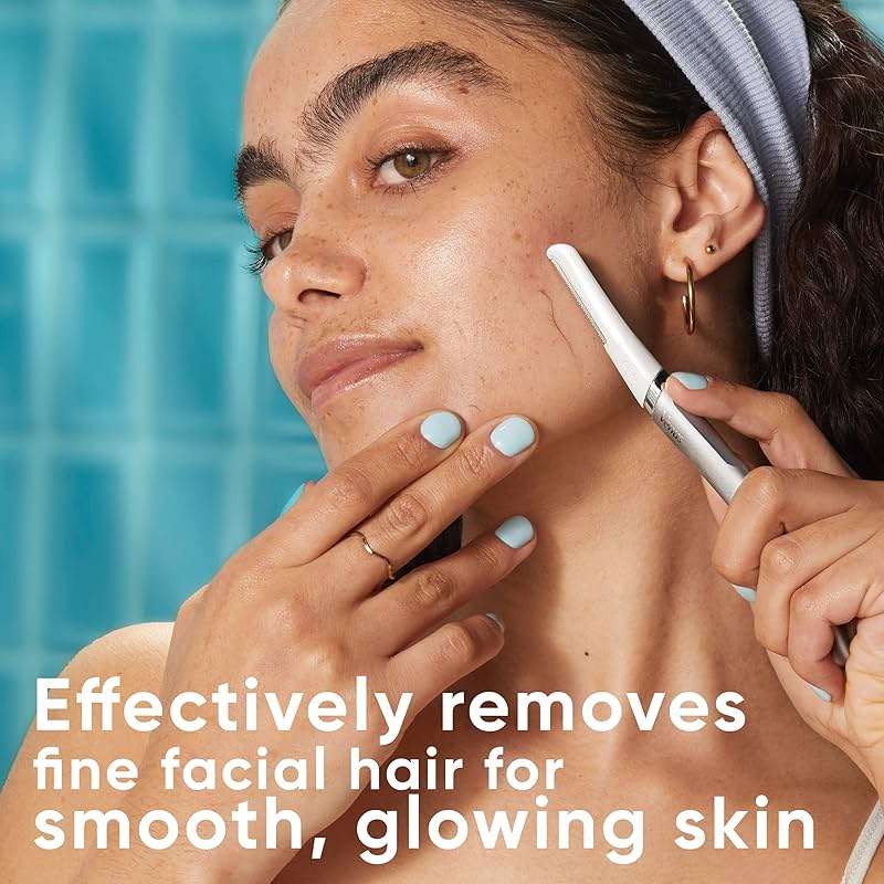 Gillette Venus Dermaplaning Tool, 2 Blade Refills, Exfoliating Face Razors for Women, Eyebrow and Facial Dermaplane Razor - Image 2