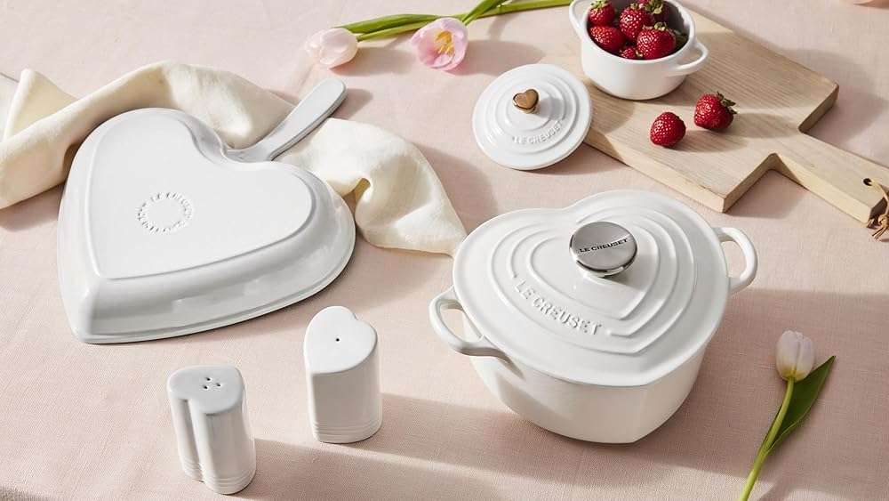 Le Creuset Stoneware Mini Round Cocotte, 8oz., White with Gold Heart Knob - Image 7