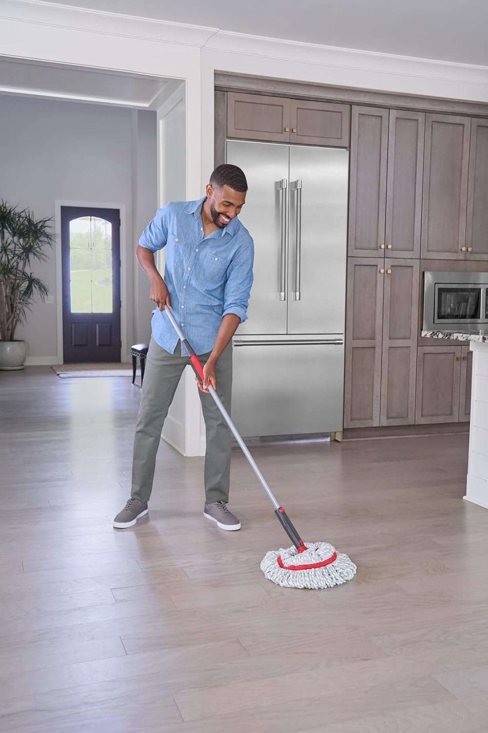 Rubbermaid Microfiber Twist Mop Kit with 2 Refills Kit Machine Washable Built-in Wringer Lightweight Safe for All Floor Types Deep Cleaning for Home/Bathroom/Garage/Office - Image 12
