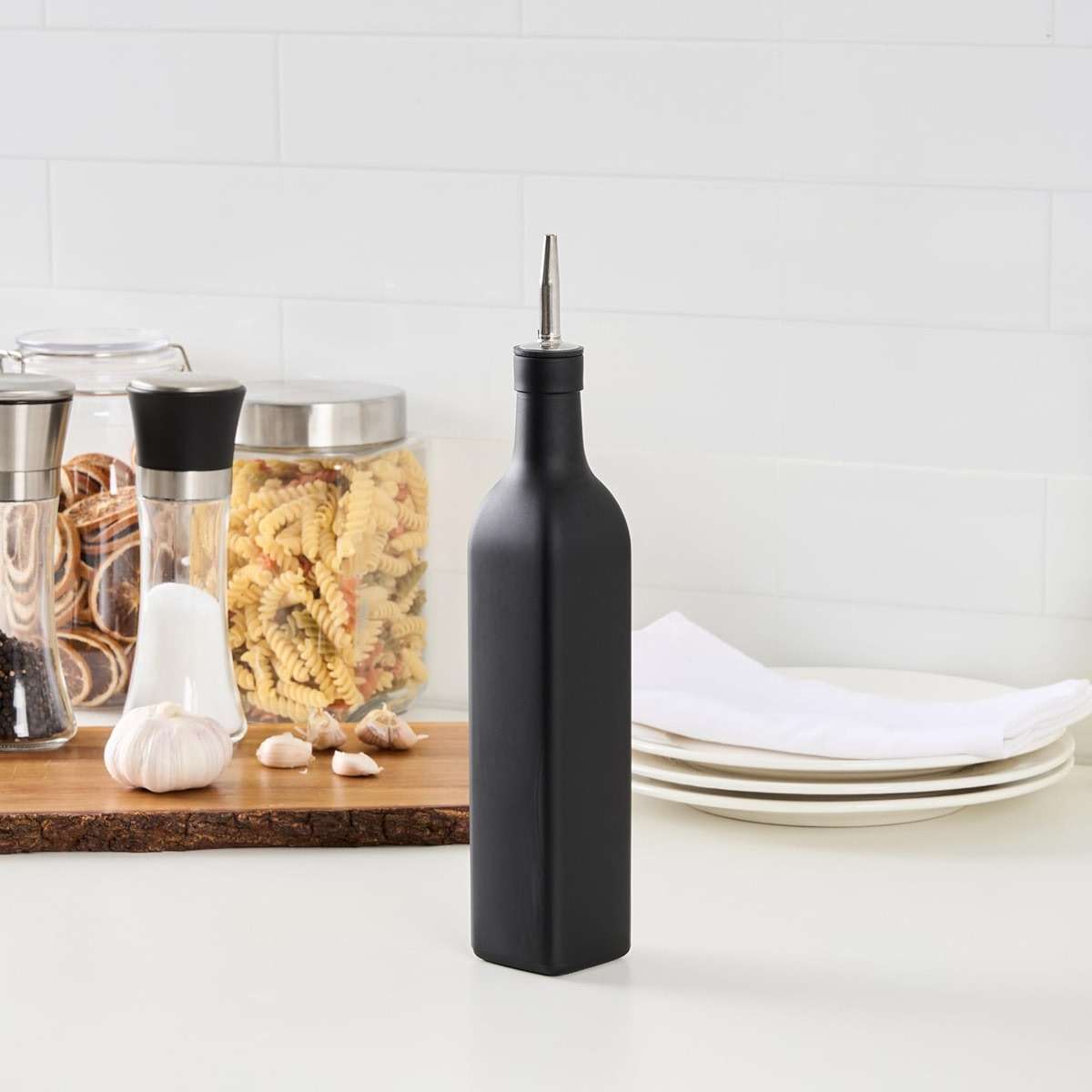 Restaurantware RW Base 16.9 Ounce Olive Oil Dispenser 1 Kitchen Oil Dispenser Bottle - With Stainless Steel Pourer Non-Leaking Black Glass Olive Oil Pourer For Cooking Or Salad Dressings - Image 7