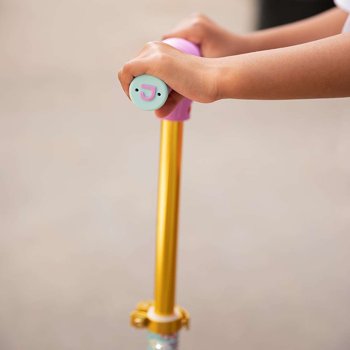 Jetson Character Kids Kick Scooter, LED Lights on Stem & Light-Up Wheels, Lightweight Frame, Height-Adjustable Handlebar, Lean-to-Steer System, Easy-Fold Mechanism - Image 10