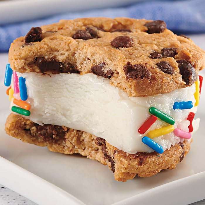 CHIPS AHOY! Cookies Variety Pack, Original Chocolate Chip, Chewy Chocolate Chip with Reese's Peanut Butter Cups & Chewy Hershey's Fudge Filled Soft Cookies, 50 Snack Packs (2 Cookies Per Pack) - Image 9