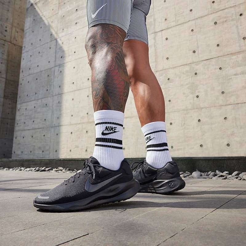 Nike Mens Revolution 7 - Image 5