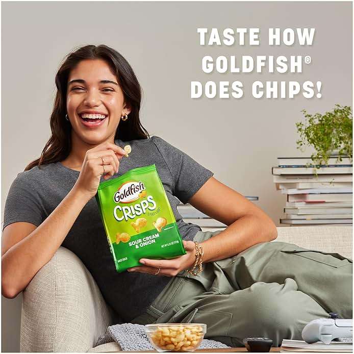 Goldfish Crisps Sour Cream & Onion Baked Chip Cracker Snacks, 6.25 Oz Bag - Image 4