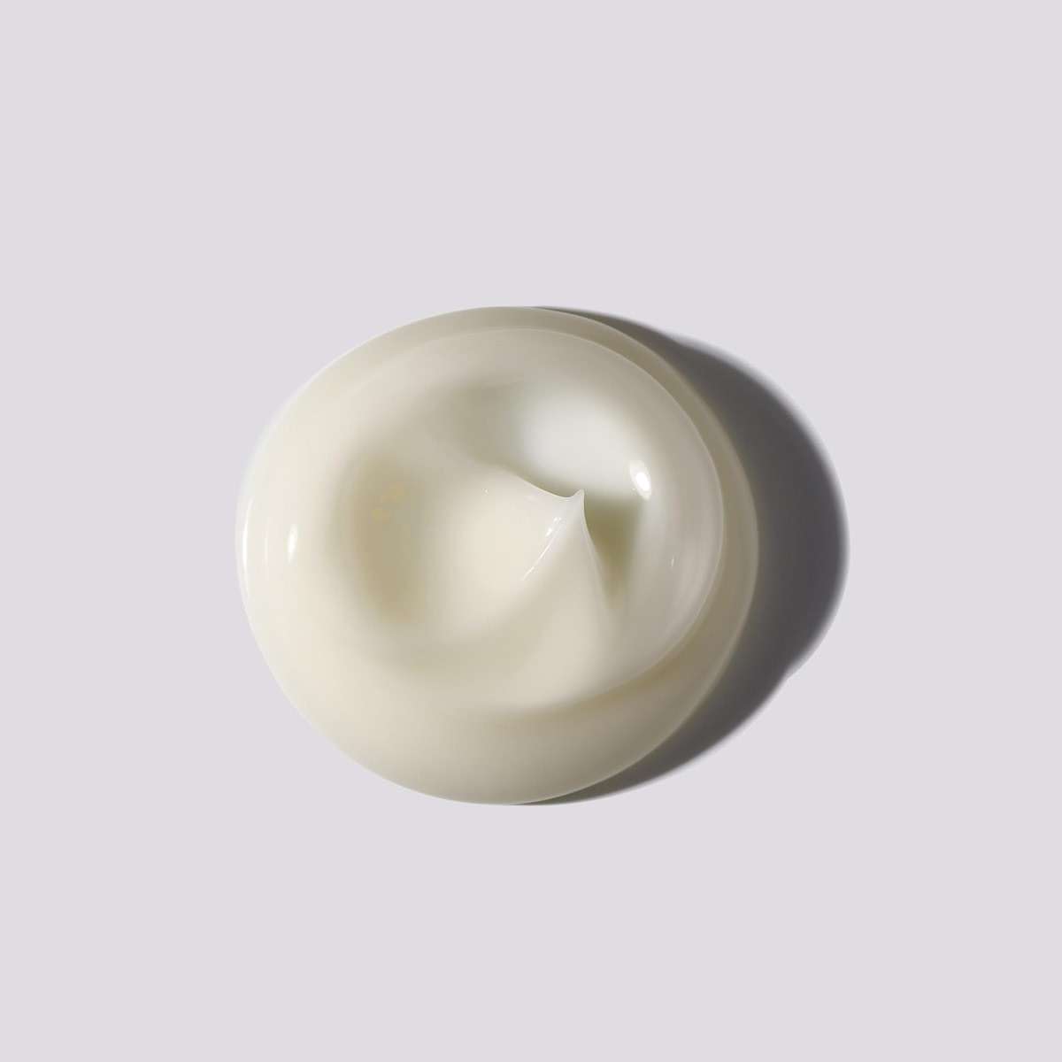 shu uemura art of hair Essence Absolue Nourishing Overnight Hair Serum - Hydrates and Detangles, Reduces Frizz and Enhances Shine, Lightweight Formula - Image 7