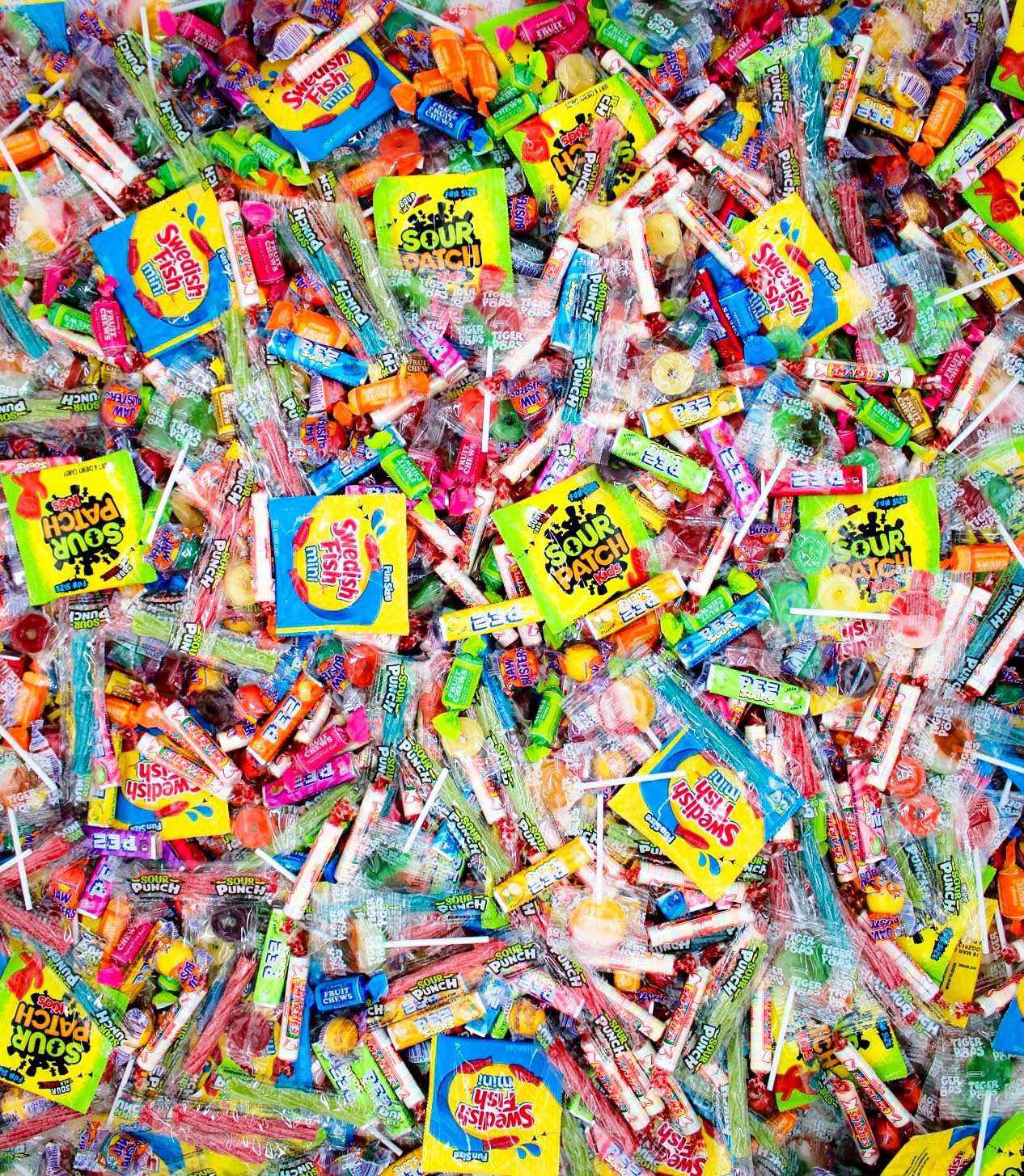 Bulk Candy Variety Pack - 4 lb Bulk Candy Assortment - Basket Stuffers, Pinata Stuffer Candies Variety Pack, Office CandyBowl Treats - Individually Wrapped Candies Bulk - Father's Day - Image 3