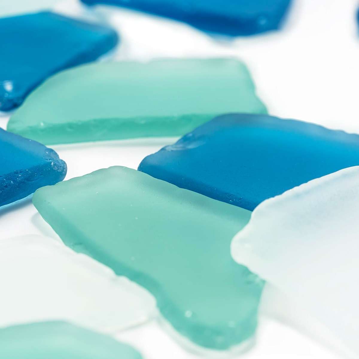 Armas Kodu Large Coastal Glass Mix Sea Glass Pieces for Crafts, 31 oz Non-Dyed Frosted Glass, 1.2–2 in Beach Glass Look for Christmas Tree DIY, Wreath Decor, Vase Filler, Centerpieces & Coastal Decor - Image 9