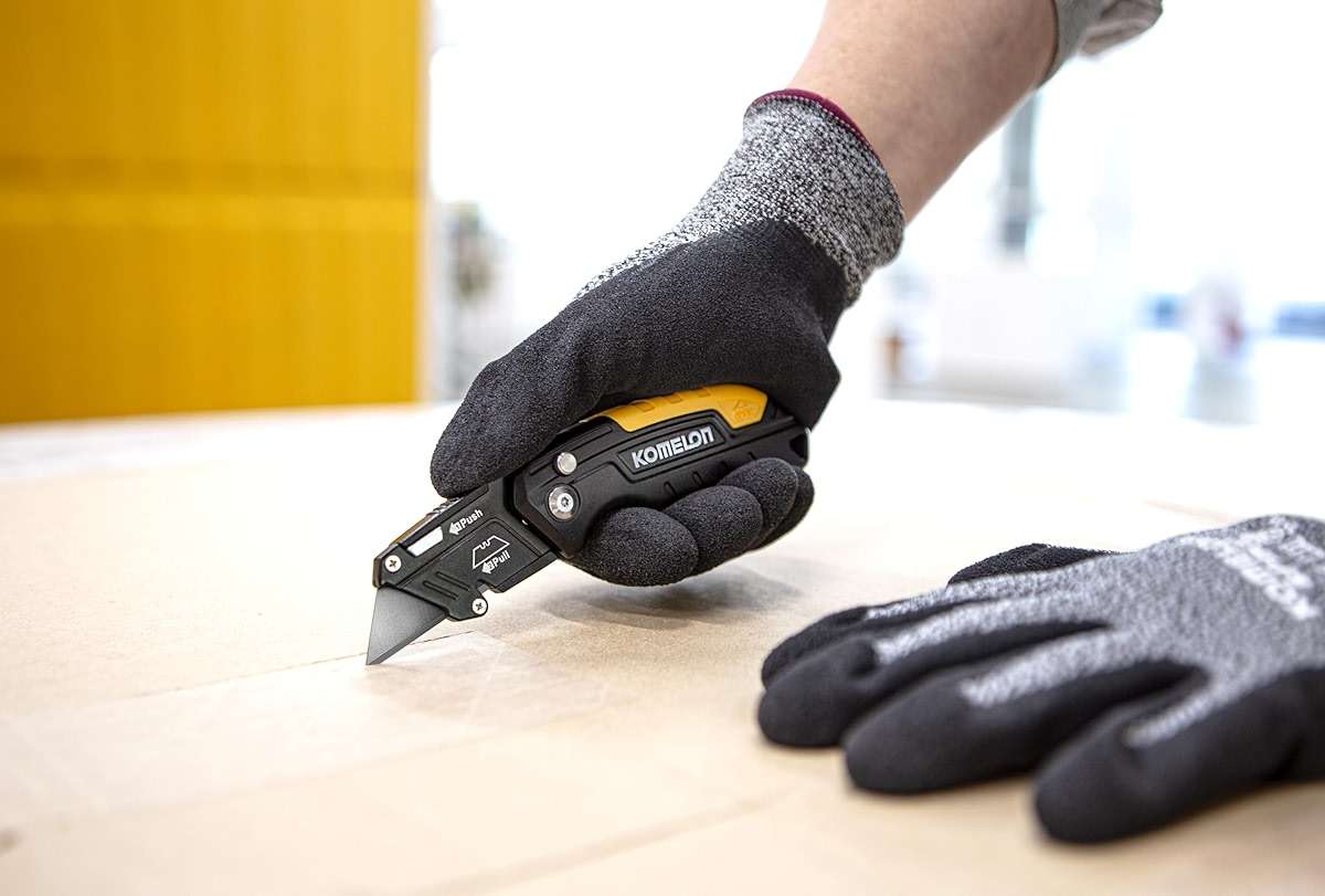 Komelon Folding Utility Knife, Includes 4 Blades - Image 11