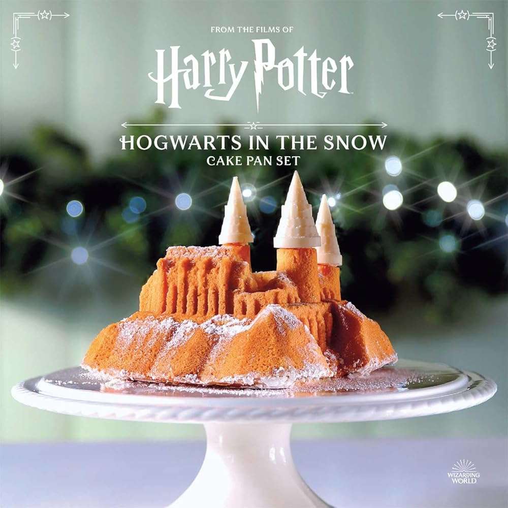 Harry Potter: Hogwarts in the Snow Cake Pan Set - Image 4