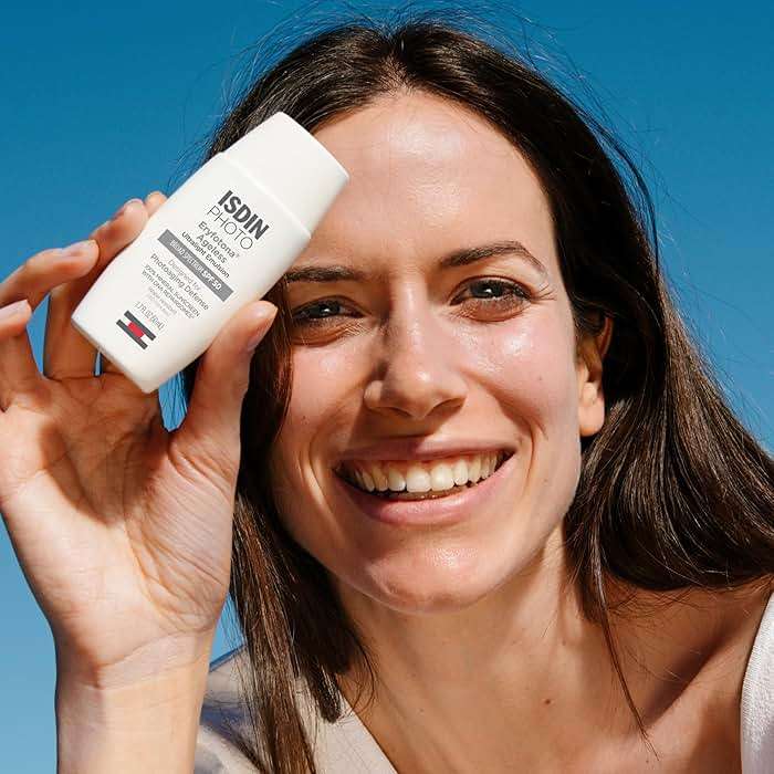 ISDIN Eryfotona Ageless Tinted Mineral Sunscreen SPF 50, Anti-Aging Face Sunscreen with Zinc Oxide, DNA Repairsomes & Vitamin E, Universal Tint No White Cast, Dermatologist Recommended - Image 2