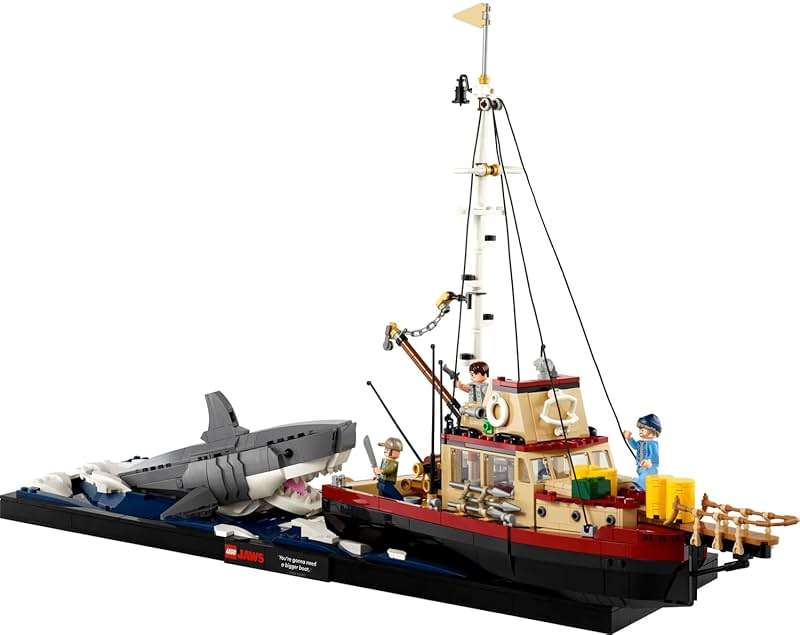 LEGO Ideas Jaws Set - Diorama Kit for Fans of The Classic Movie - Shark Toy - Movie Memorabilia Gift for Adults - Includes Orca Boat and Chief Brody, Hooper and Quint Minifigures - 21350 - Image 6