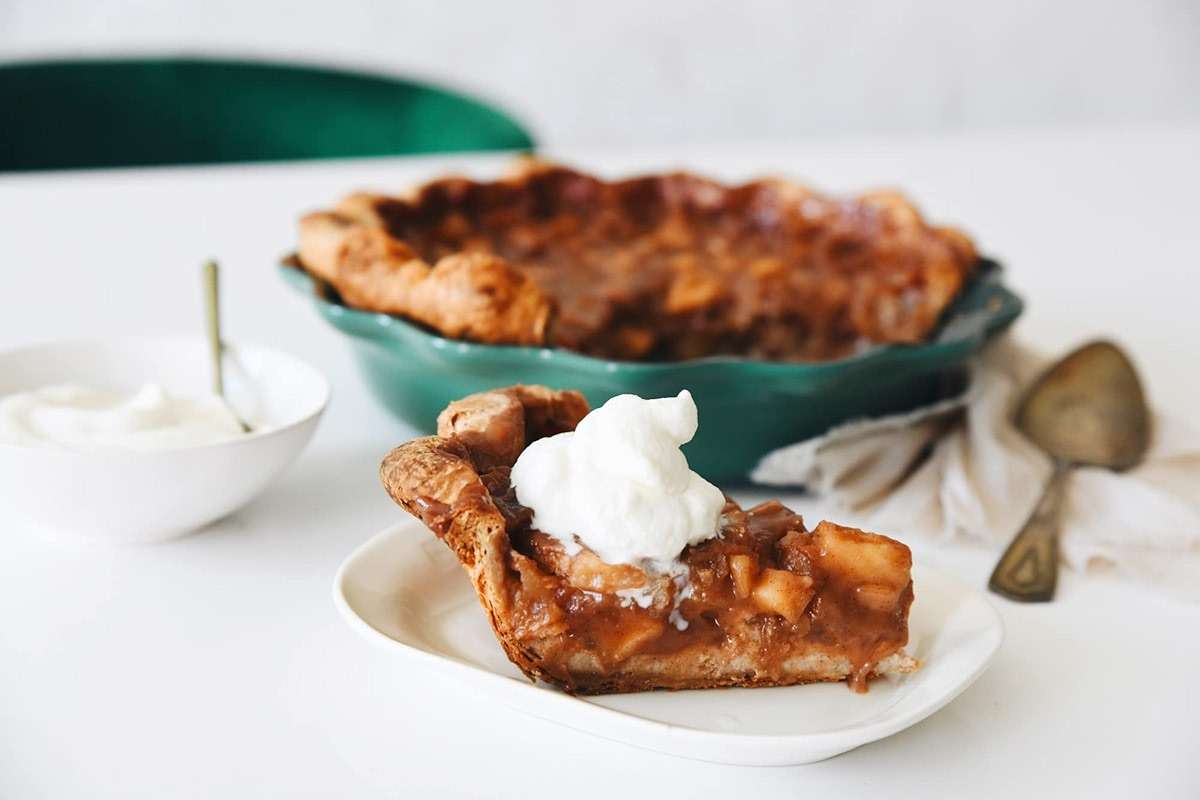 Le Creuset Stoneware Heritage Pie Dish, 9", Peche - Image 7