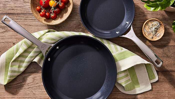 Le Creuset Essential Non-stick Ceramic 2 Pc. Frying Pan Set - Image 2