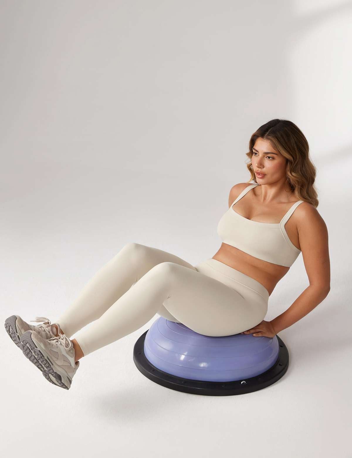 UNISSU Hugcurve Adjustable Sports Bra Square Neck Wireless Padded Yoga Workout Tops - Image 4