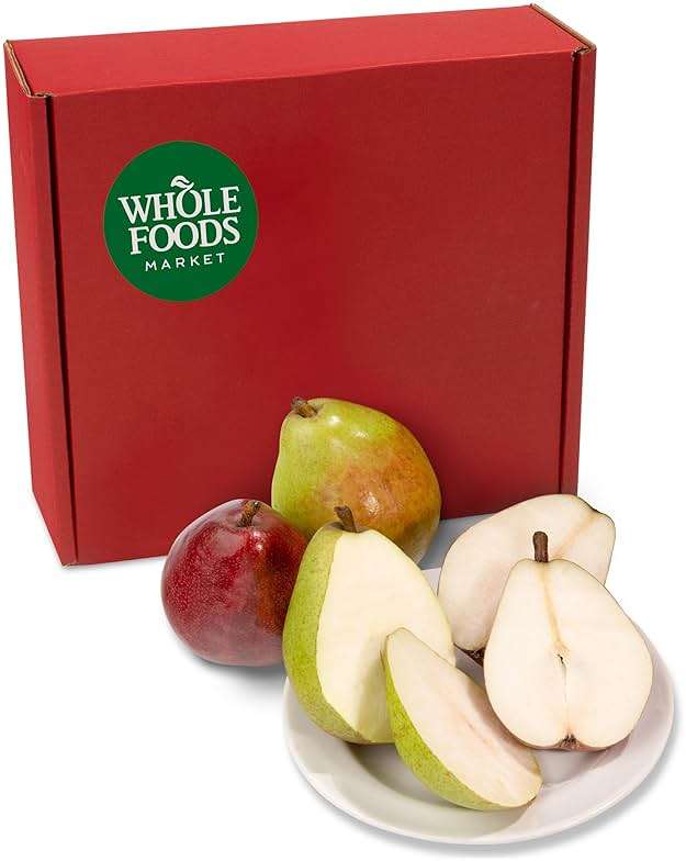 Whole Foods Organic 9 Count Red & Green D'Anjou Pears - Image 4