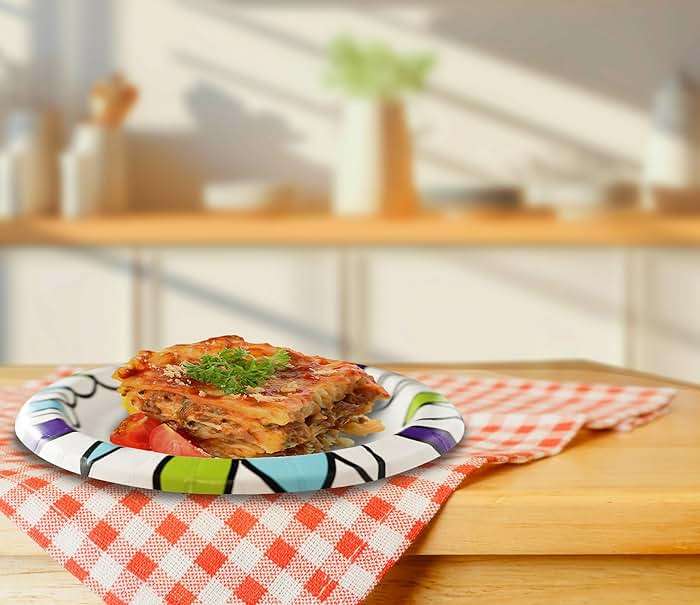 Amazon Basics Ultra Paper Plates, 8.62 Inch, Disposable, 120 Count, Packaging May Vary - Image 2