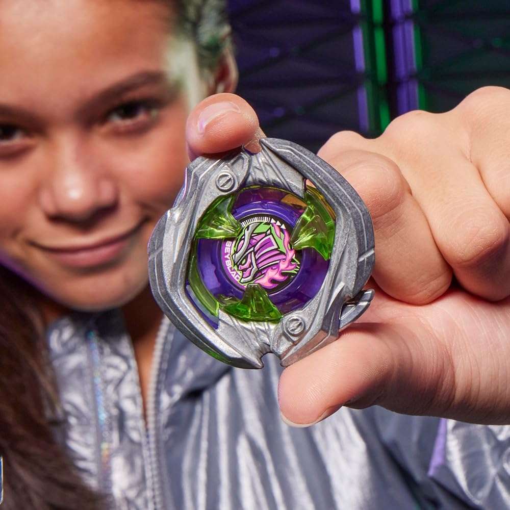 Hasbro Beyblade X Victory Grip Right-Spinning Starter Set - Image 9
