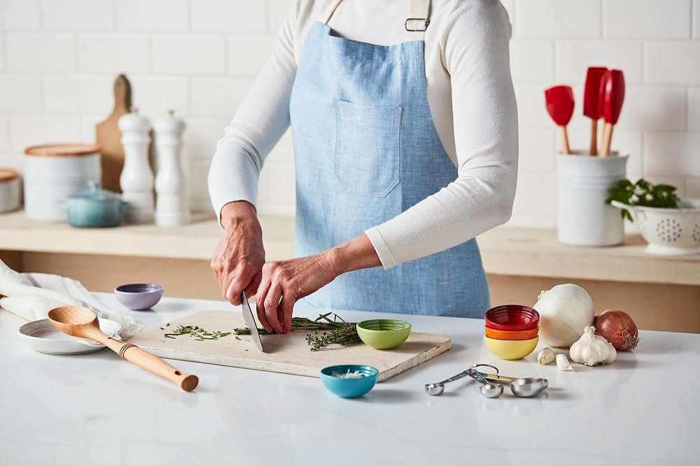 Le Creuset Stoneware Signature Round Spoon Rest 6", Chiffon Pink - Image 6