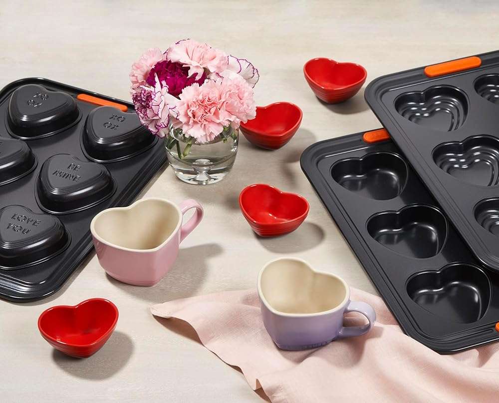 Le Creuset Stoneware Set Of 4 Mini Heart Pinch Bowl, Cerise - Image 6