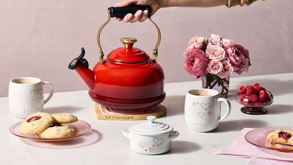 Le Creuset Mon Coeur Collection Stoneware Classic Round Mini Cocotte, 8 Oz., White with Hearts - Image 6