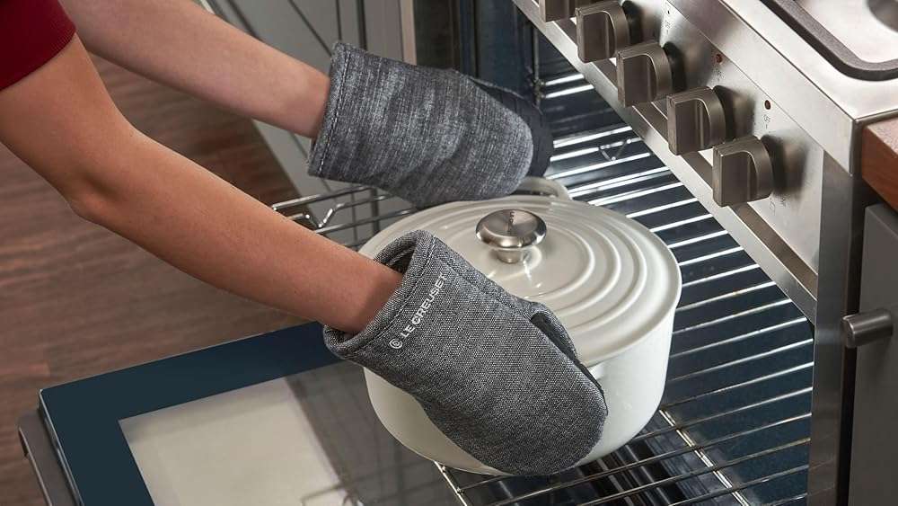 Le Creuset Set of 2 Mini Oven Mitts, 8", Sable - Image 2