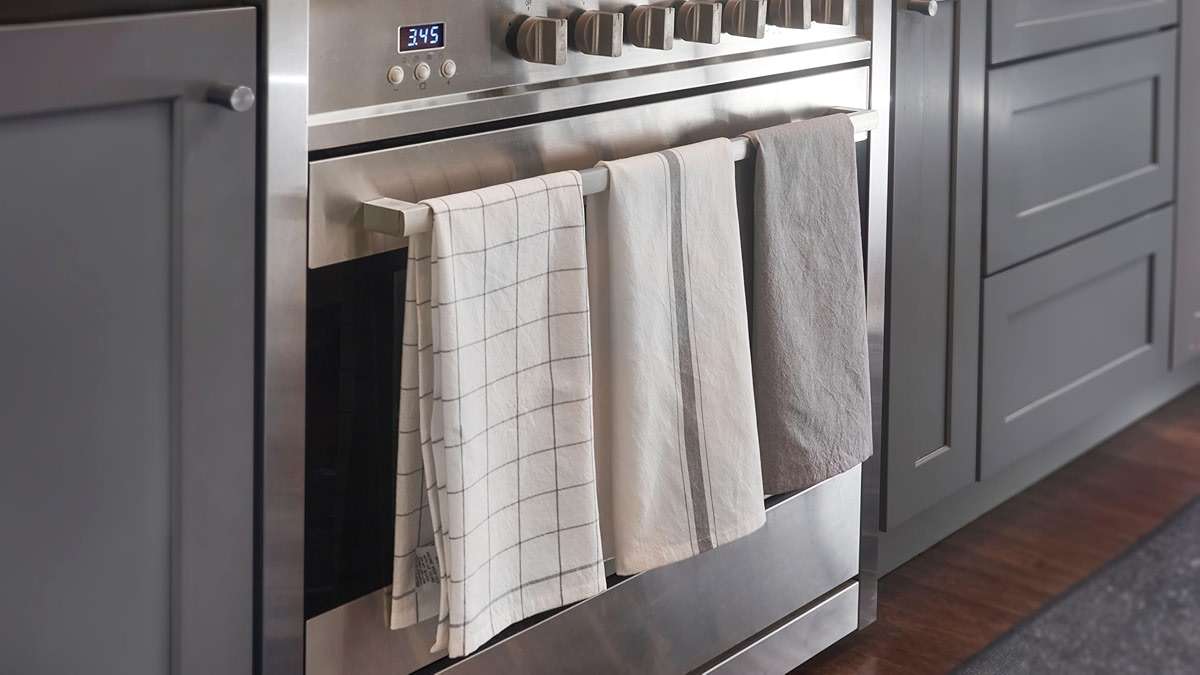 Le Creuset Set of 3 Kitchen Towels, Sable - Image 4