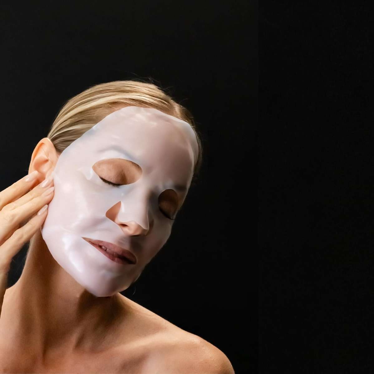 Revision Skincare Hydrating Biocellulose Mask, Soothing Treatment for Sensitive, Dry, and Irritated Skin, Reduces Discomfort and Enhances Skin Barrier Recovery, 1 Sheet - Image 4