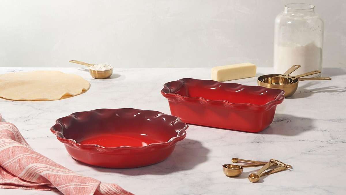 Le Creuset Stoneware Set of 2 9" Heritage Fluted Pie and 9" Fluted Loaf Dish, Oyster - Image 5