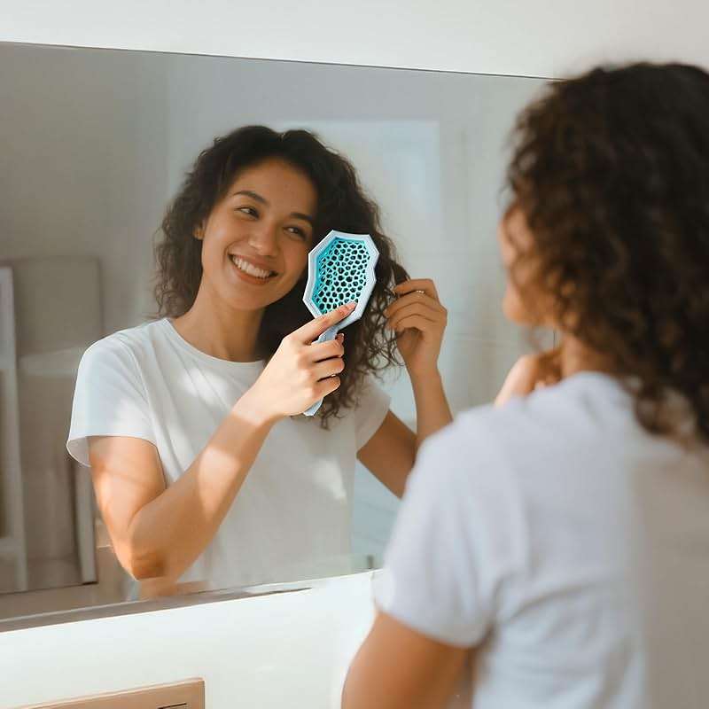 AIMIKE Glacier Detangling Brush, Pain-Free Detangler Brush for Curly Hair Wet & Dry Use, Glide Through Tangles with Ease, Vented Hairbrush for Women's 2c to 4c Curls, Blue - Image 6