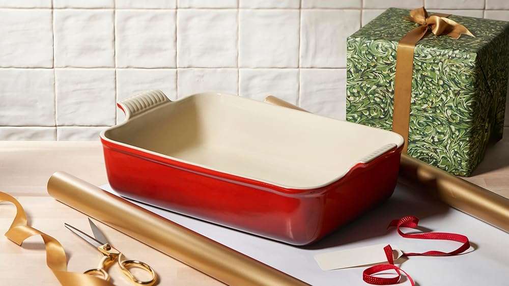Le Creuset Stoneware Heritage Deep Rectangular Lasagna Dish, 6.75 qt., Cerise - Image 6