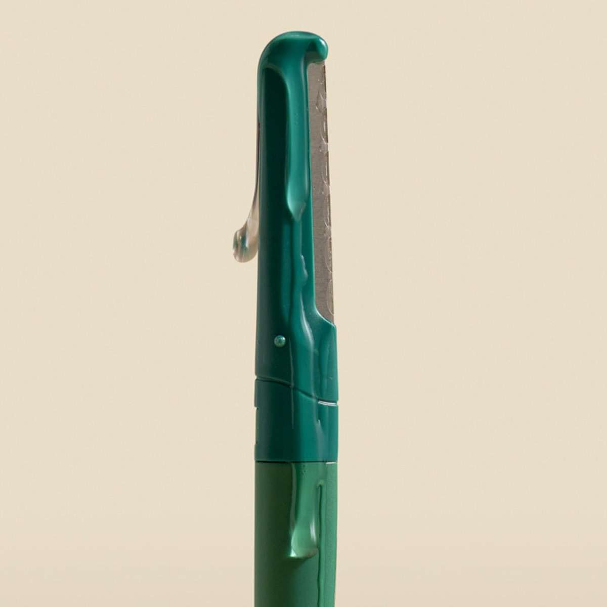 Barefaced Facial Razor – Stainless Steel Dermaplaning Tool for Women – Facial Shaving Tool Removes Peach Fuzz & Dead Skin, Improves Skincare Absorption, Brightens Skin & Smooths Makeup Application - Image 4