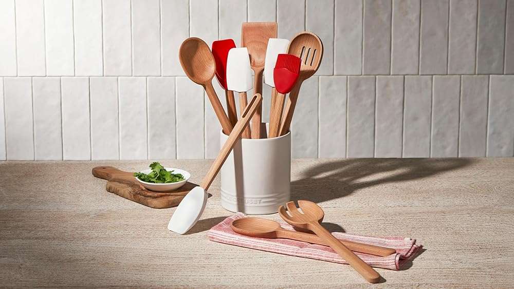 Le Creuset Silicone Signature Medium Spatula, White - Image 2