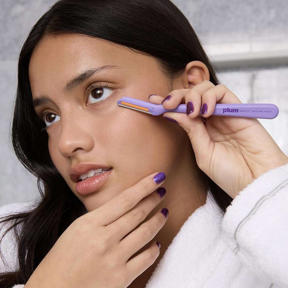 Plum Beauty Vitamin C Dermaplaning Razors (3-Pack)– Facial Razors for Women | Peach Fuzz & Dead Skin Remover, Brightening Vitamin C Strip for Collagen Support & Skincare Absorption - Image 4