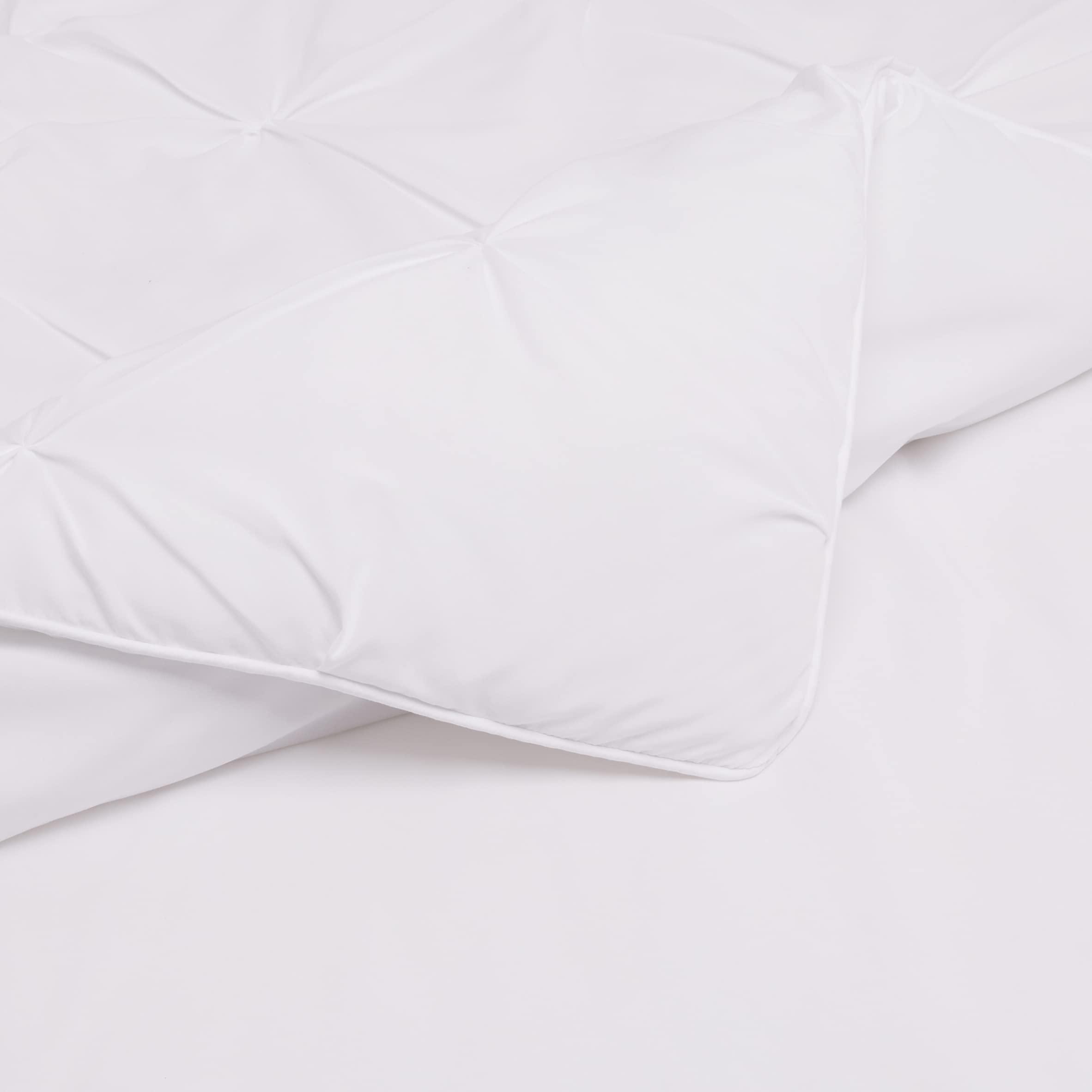 Amazon Basics Soft, Lightweight Queen Size Comforter Sets, All-Season Down-Alternative 3-Piece Bedding Set, Pinch Pleat Design, Full/Queen Size, Bright White - Image 4