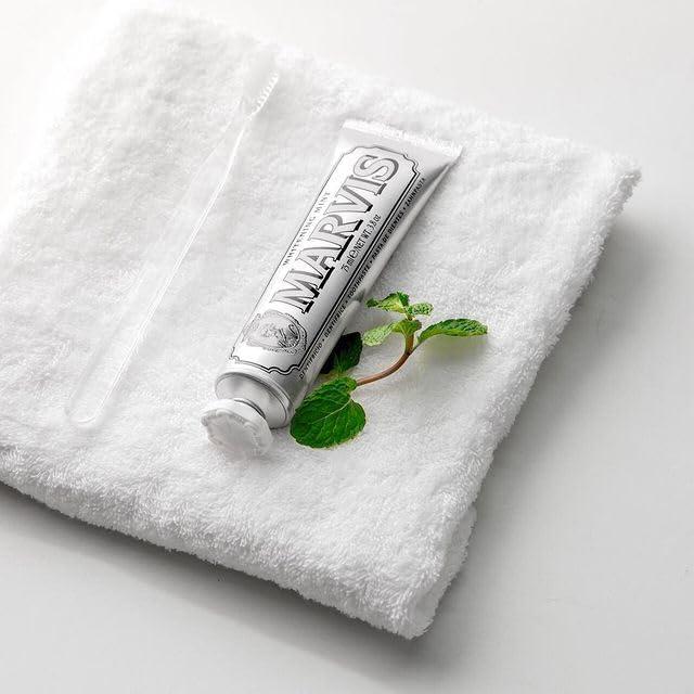 Marvis Classic Strong Mint Toothpaste - Image 4